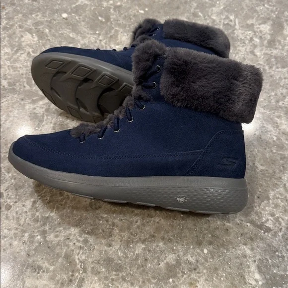 New, never worn Skechers faux fur lined boots. - Picture 5 of 6